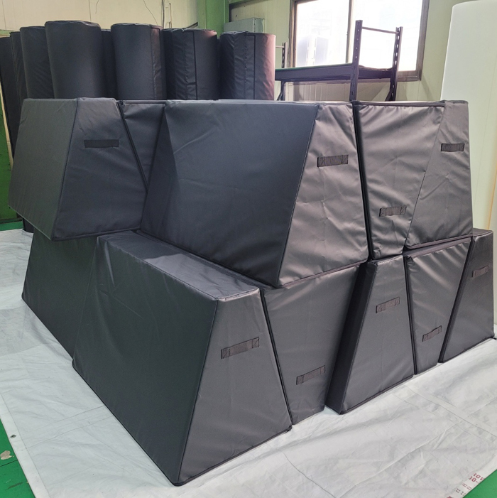 삼각휀스안전매트 삼각안전매트 700x200x600x1000mm